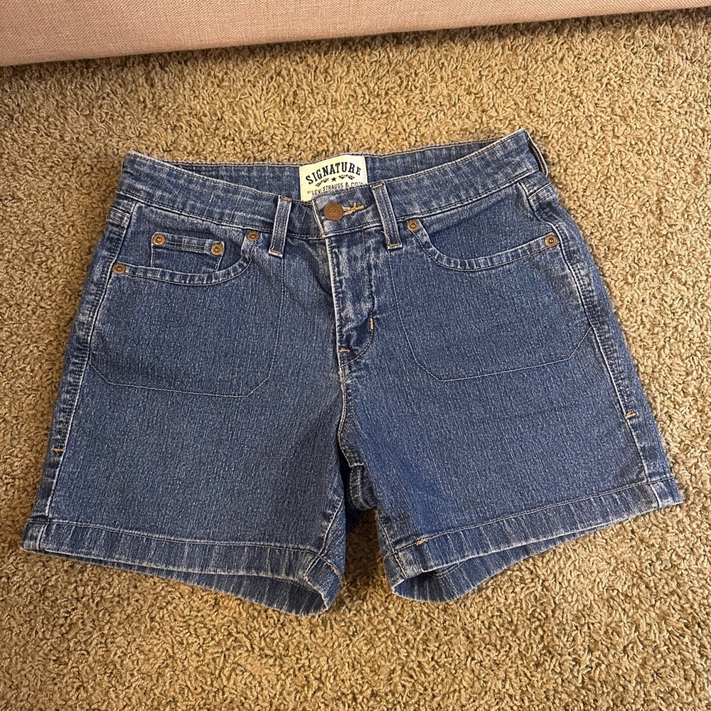 Vintage Levi Jean Shorts, size 4